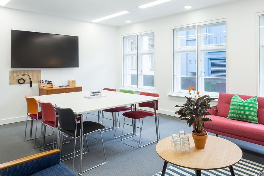 wallacespace - convent garden - bright and airy meeting room