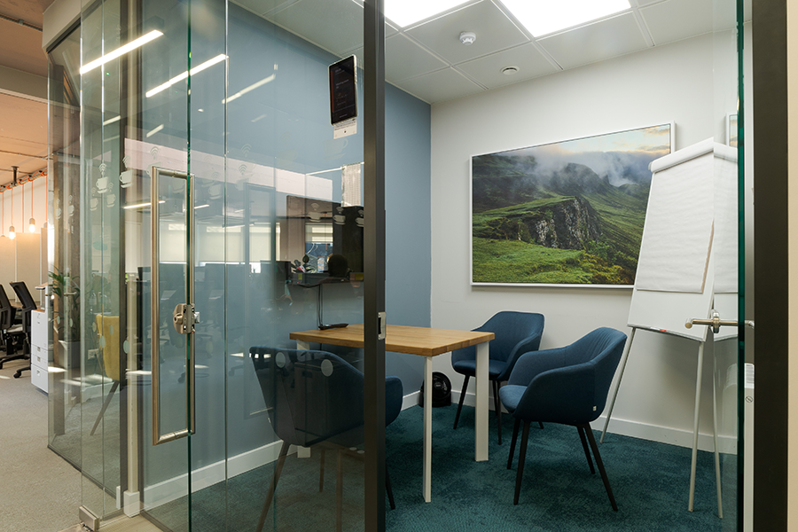 HomeWork Workspace - Cosy meeting room at Southfields 